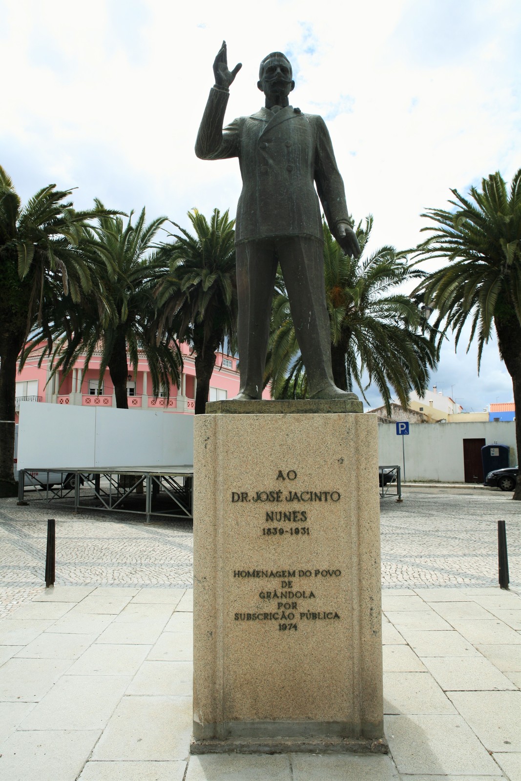 Estátua ao Dr. Jacinto Nunes