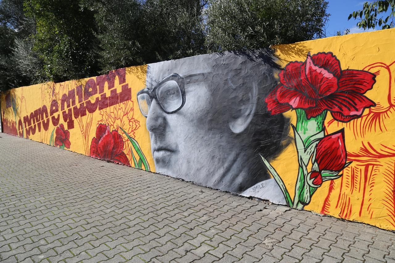 Pintura Grafiti Mural alusiva ao 25 de Abril